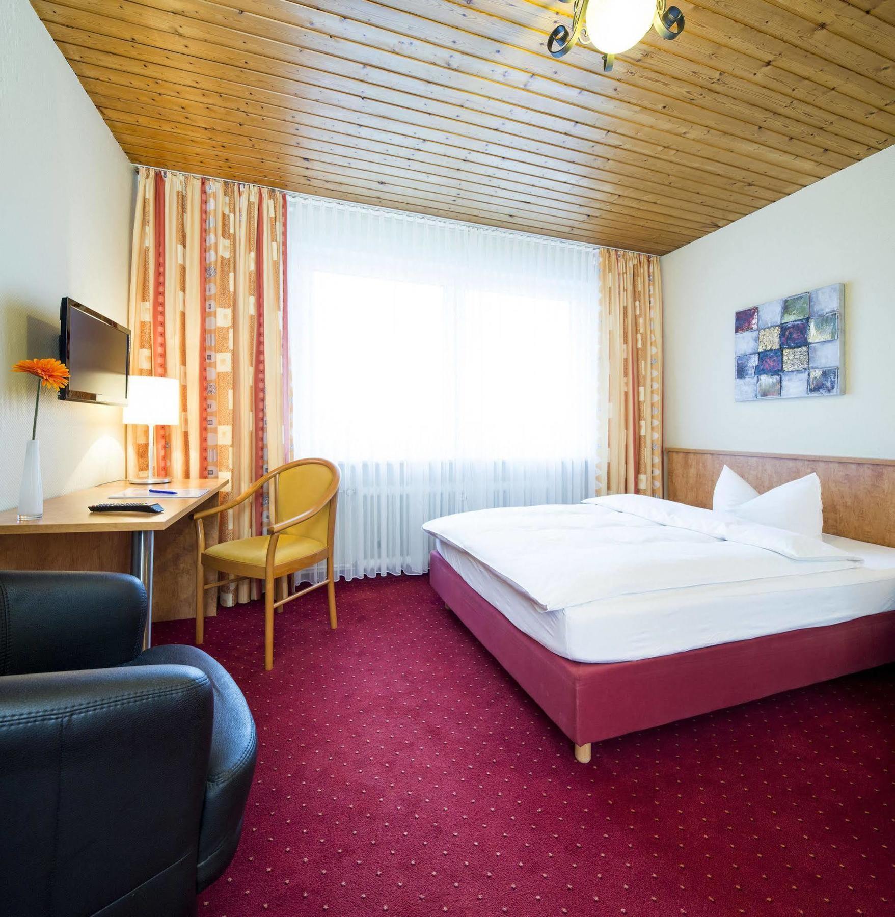 Nuernberger Trichter Family-business Garni Hotel