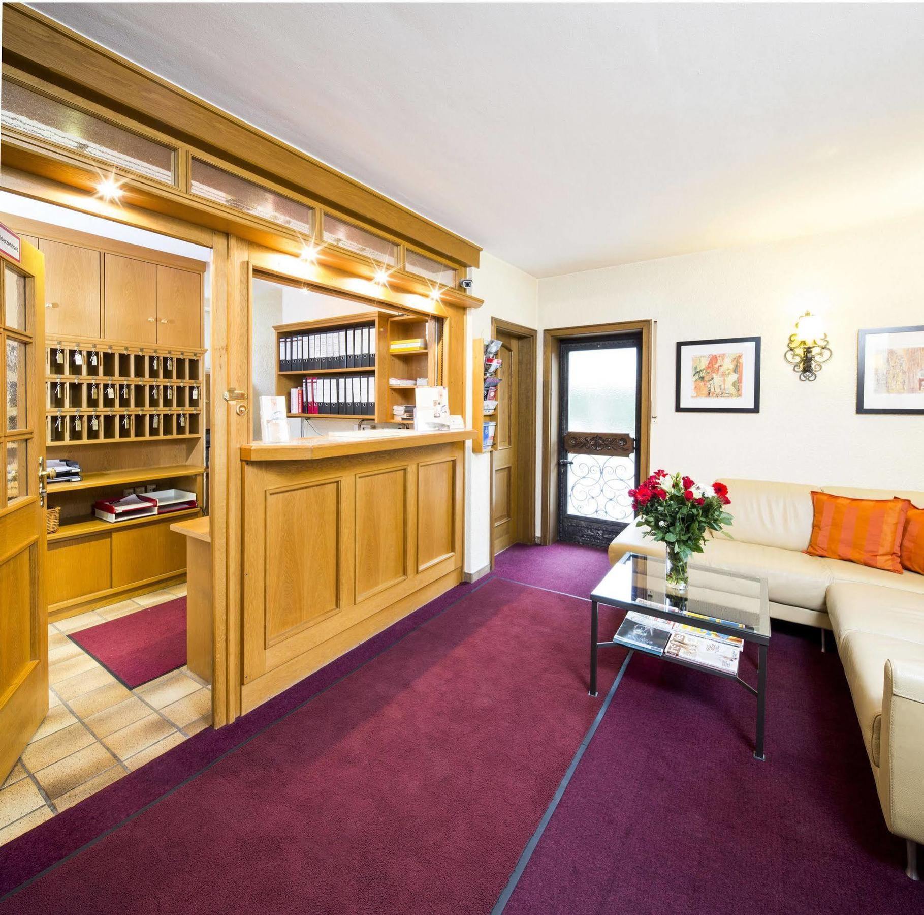 Nuernberger Trichter Family-business Garni 3*